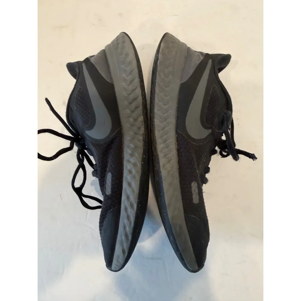 Nike Revolution‎ 5 Black BQ5671-001 Running Sneaker Shoes Kids 4.5Y